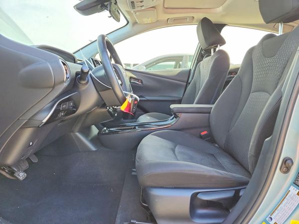 2017 TOYOTA PRIUS — DENT