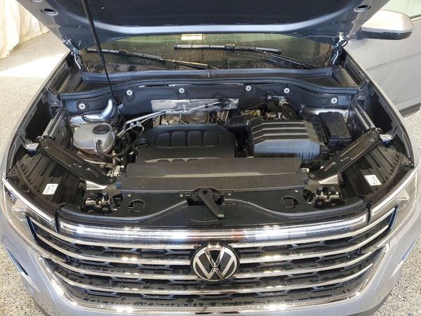2026 VOLKSWAGEN ATLAS 4Motion SE — Engine bay