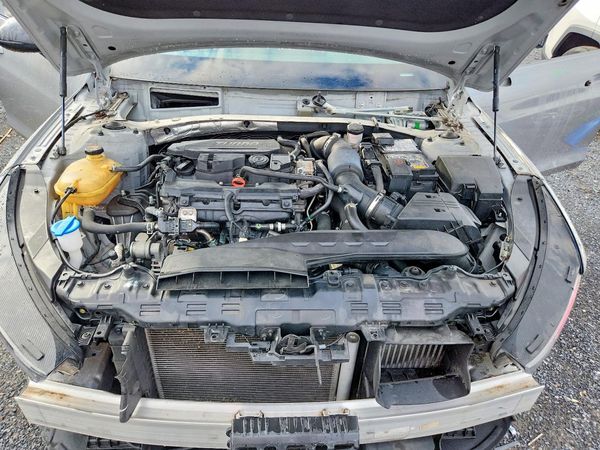 2022 KIA K5 — Engine bay
