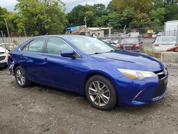 2015 TOYOTA CAMRY — Passenger 3/4