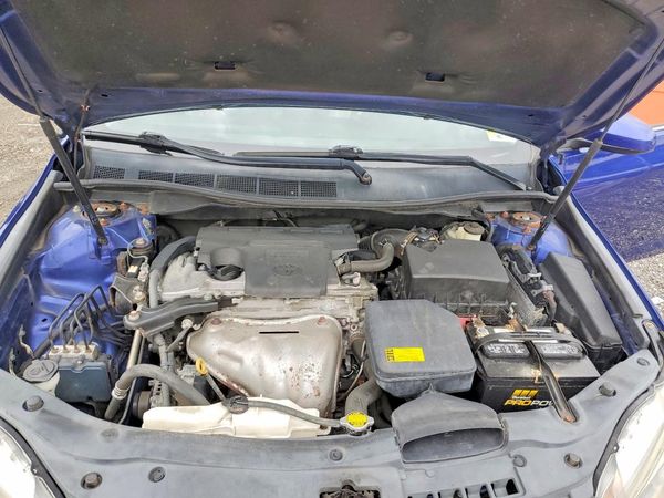 2015 TOYOTA CAMRY — Engine bay