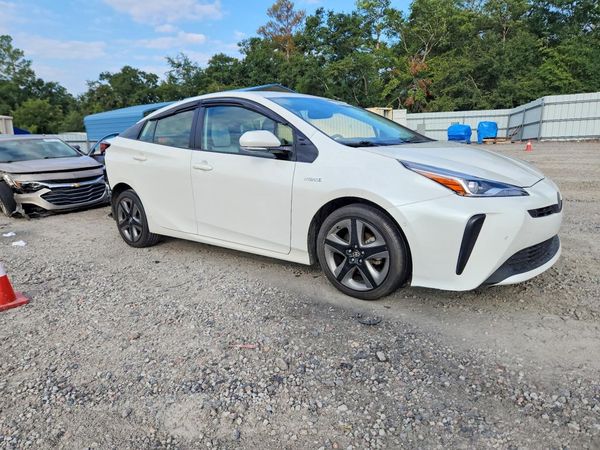 2019 TOYOTA PRIUS L/LE/XLE/LTD. — Passenger 3/4