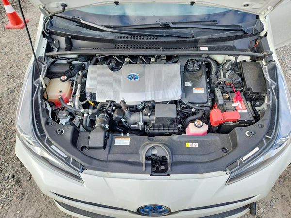 2019 TOYOTA PRIUS L/LE/XLE/LTD. — Engine bay