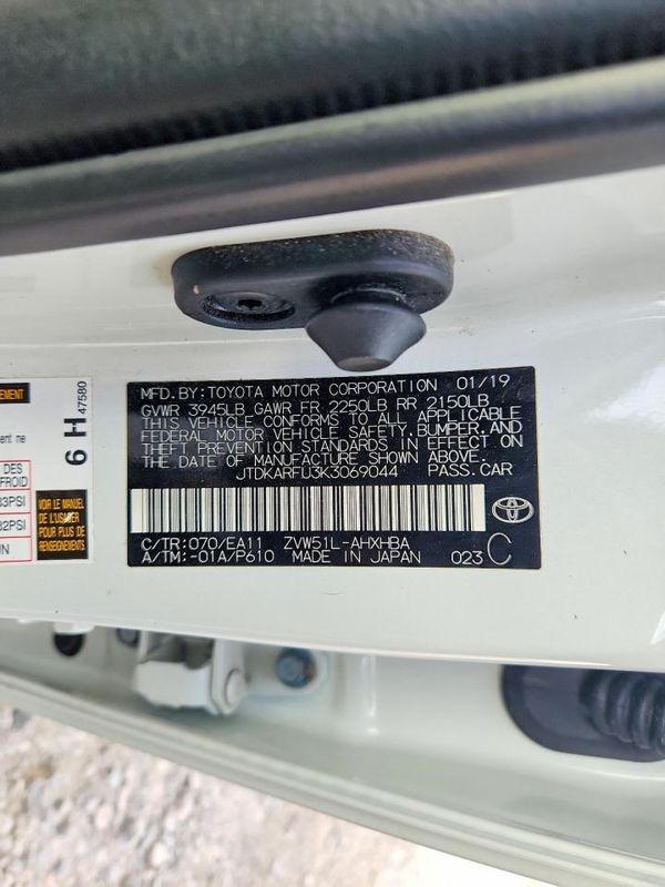 2019 TOYOTA PRIUS L/LE/XLE/LTD. — VINS