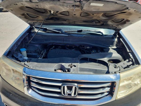 2014 HONDA PILOT EX-L — Engine bay