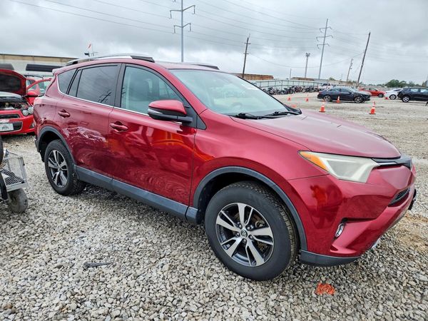 2018 TOYOTA RAV4 Adventure/XLE — Passenger 3/4