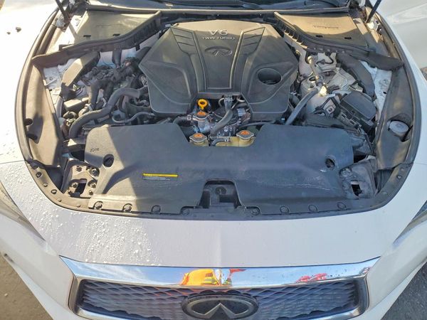 2020 INFINITI Q60 — Engine bay