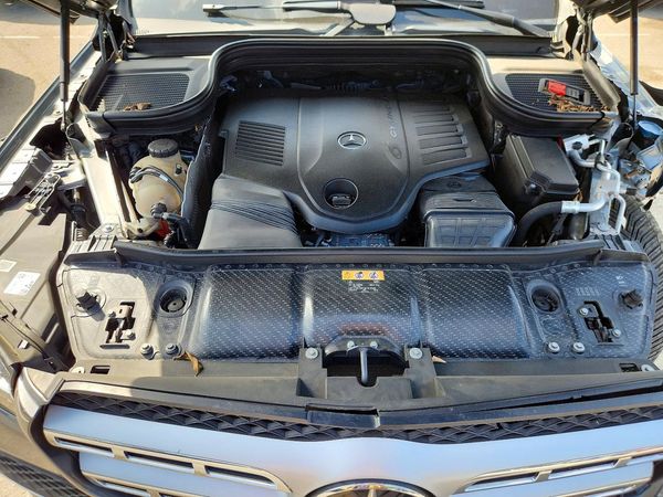 2020 MERCEDES-BENZ GLS — Engine bay