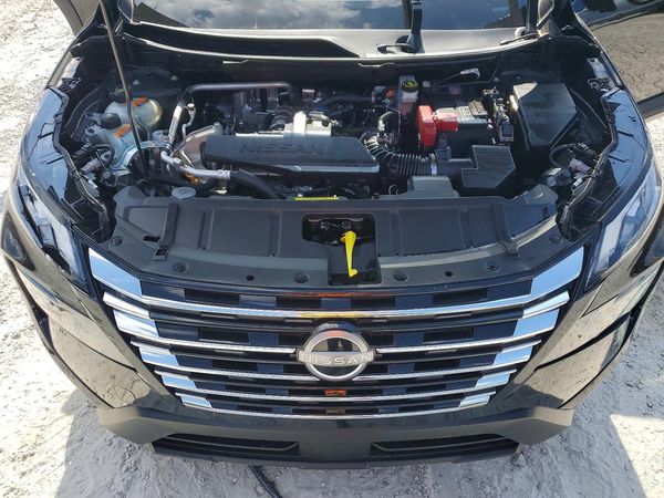2026 NISSAN ROGUE SV — Engine bay