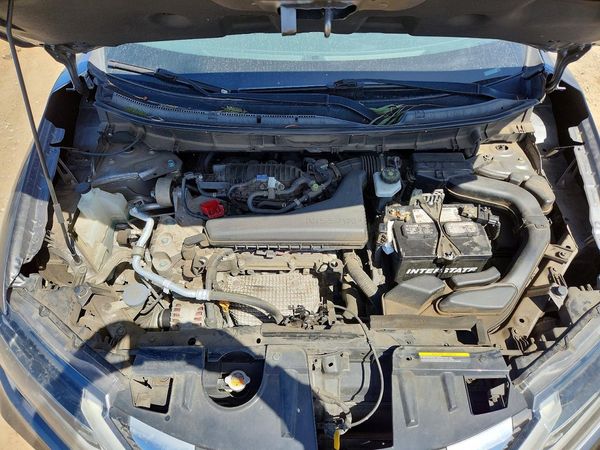 2018 NISSAN ROGUE — Engine bay