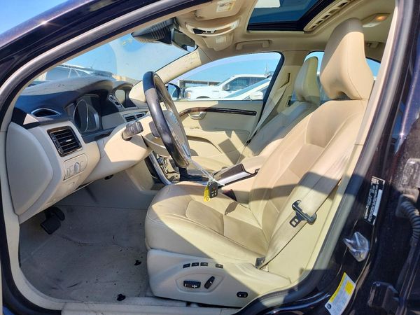 2016 VOLVO S80 SV35 Platinum — DENT