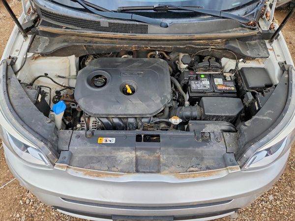 2017 KIA SOUL — Engine bay