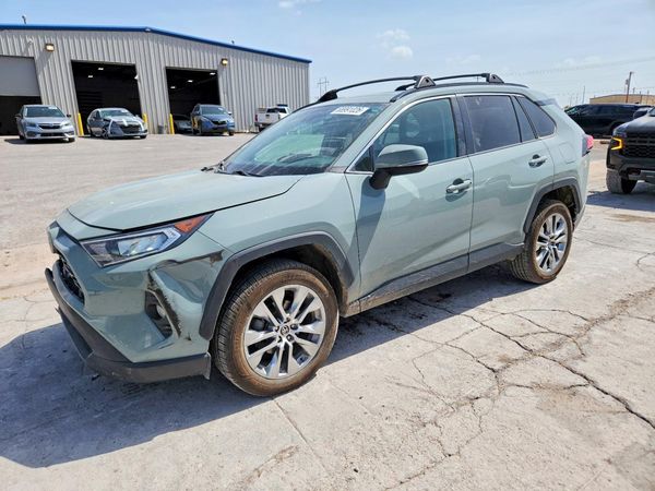2021 TOYOTA RAV4 — Front 3/4