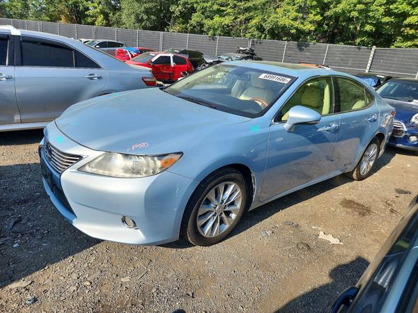 2013 LEXUS ES 300h