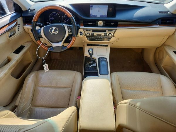 2013 LEXUS ES 300h