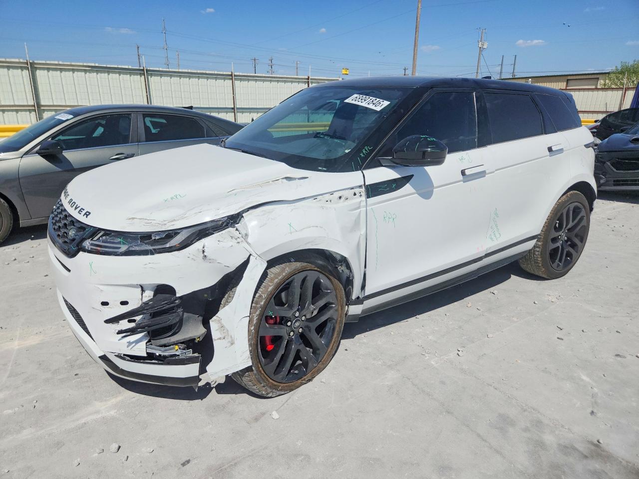 2023 LAND ROVER RANGE ROVER EVOQUE R-Dynamic SE — Front 3/4