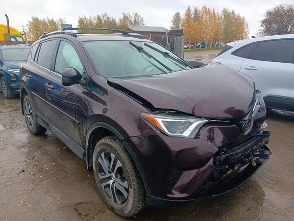 2018 TOYOTA RAV4 LE — Passenger 3/4