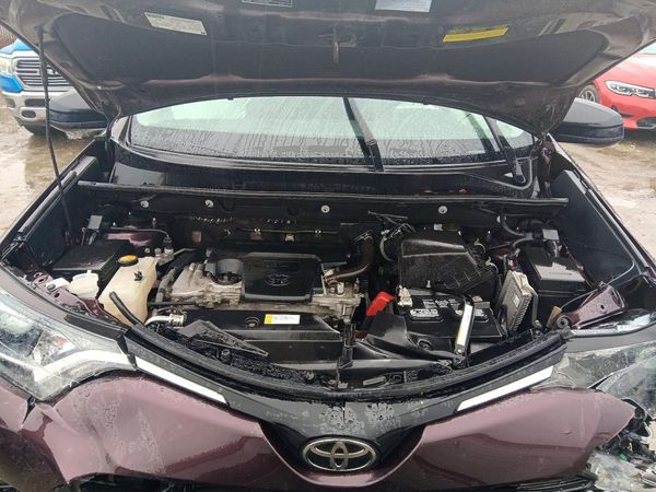 2018 TOYOTA RAV4 LE — Engine bay