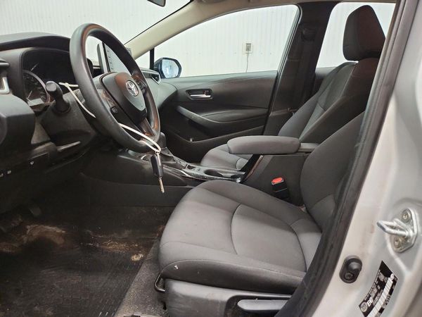 2020 TOYOTA COROLLA LE — DENT