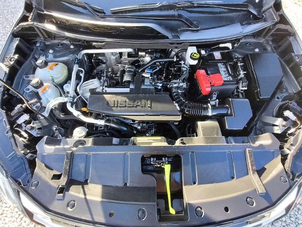 2026 NISSAN ROGUE SL — Engine bay