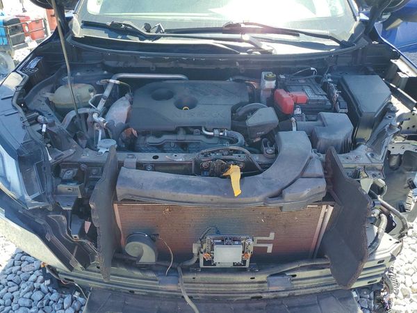 2021 NISSAN ROGUE SL — Engine bay
