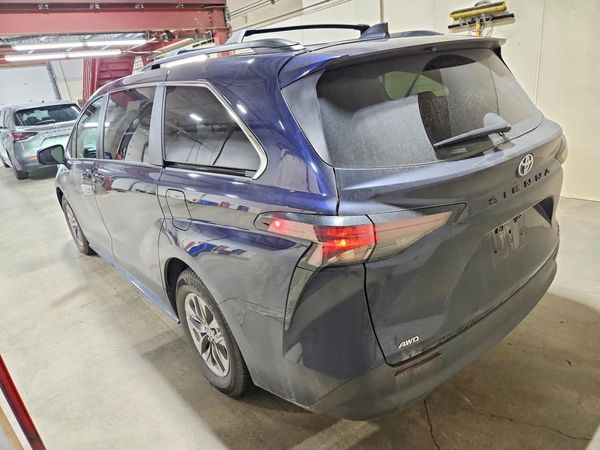 2024 TOYOTA SIENNA LE