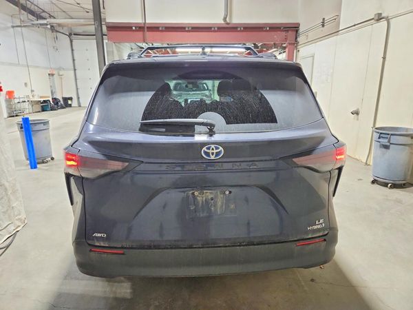2024 TOYOTA SIENNA LE