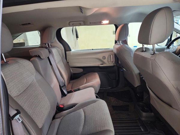 2024 TOYOTA SIENNA LE