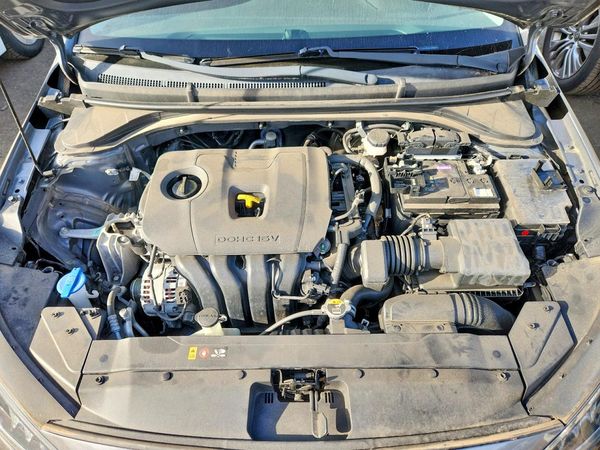 2020 HYUNDAI ELANTRA — Engine bay