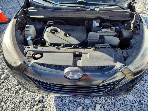 2014 HYUNDAI TUCSON GL (Middle-low Level) — Engine bay