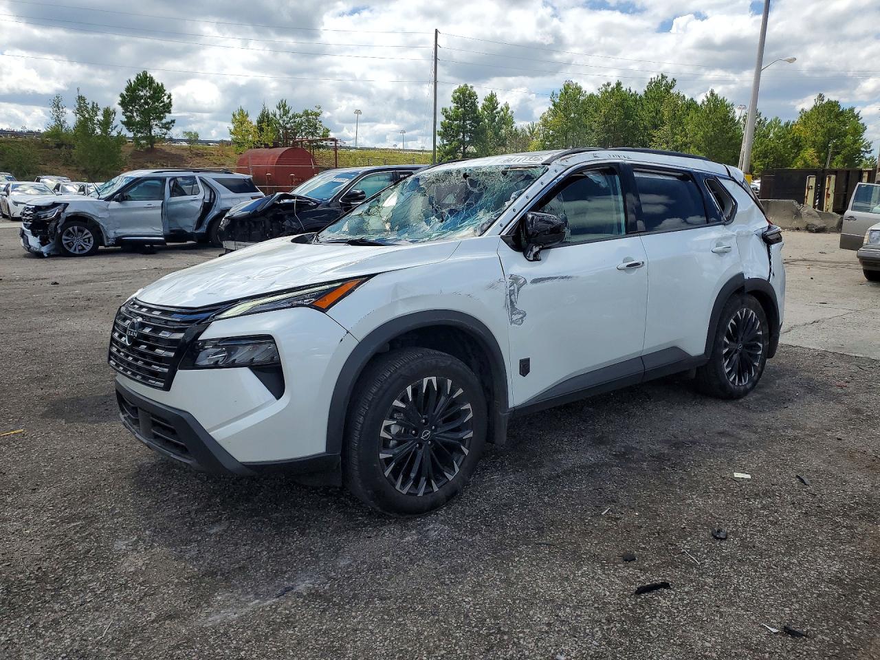 2026 NISSAN ROGUE SV — Front 3/4