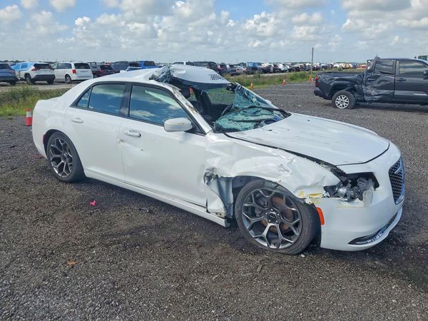 2018 CHRYSLER 300 300S — Passenger 3/4
