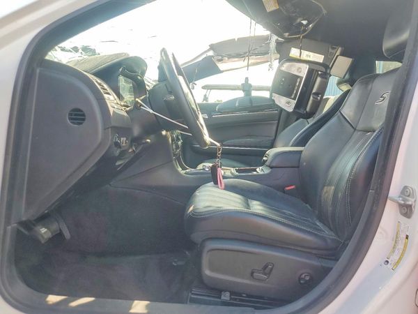 2018 CHRYSLER 300 300S — DENT