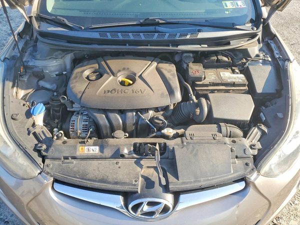 2015 HYUNDAI ELANTRA — Engine bay