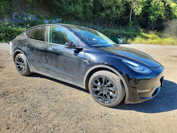 2023 TESLA MODEL Y — Passenger 3/4