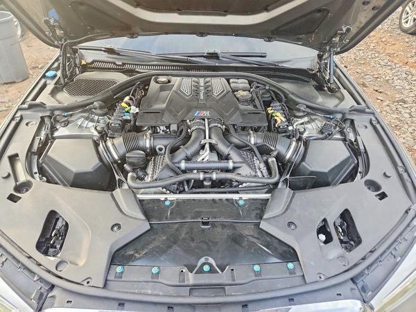 2018 BMW M5 — Engine bay