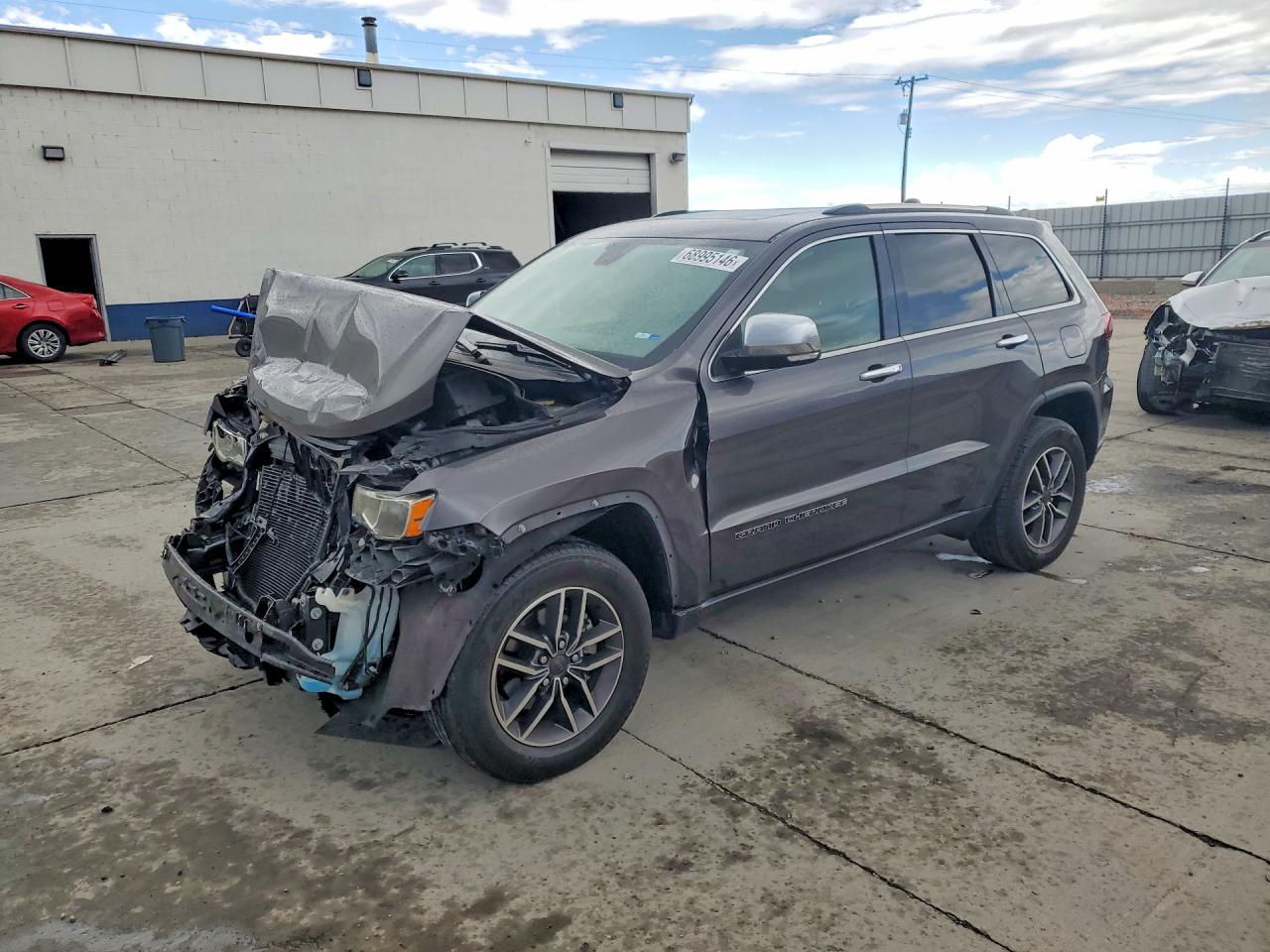 2020 JEEP GRAND CHEROKEE — Front 3/4