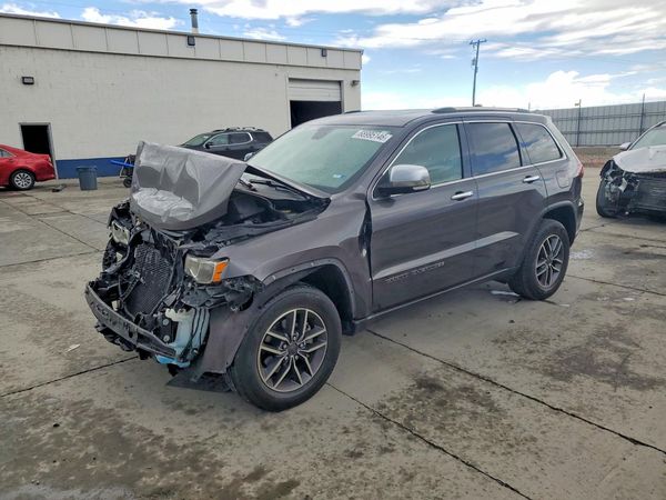 2020 JEEP GRAND CHEROKEE — Front 3/4