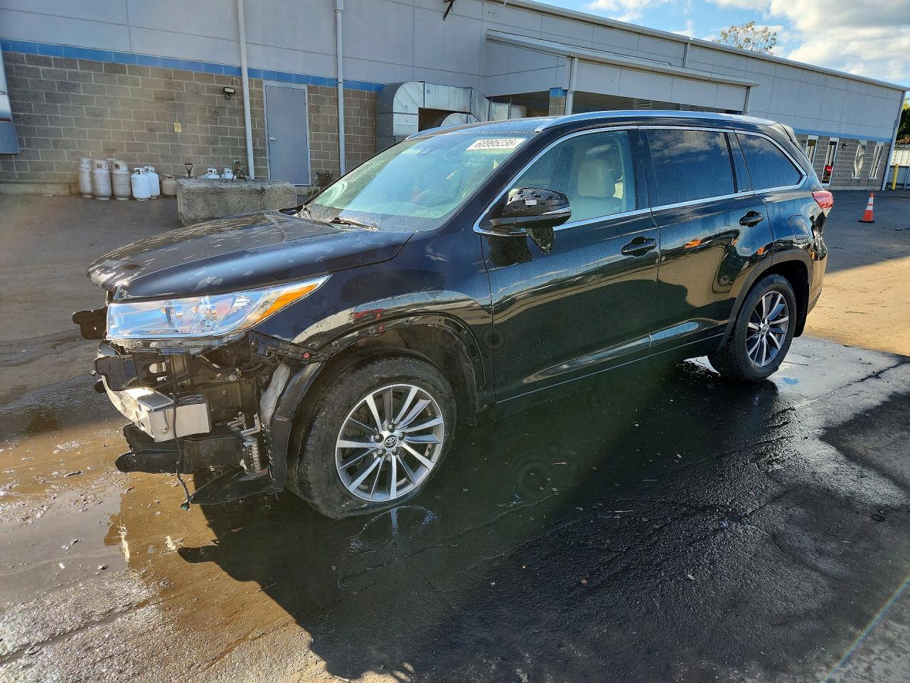 2018 TOYOTA HIGHLANDER SE/XLE — Front 3/4
