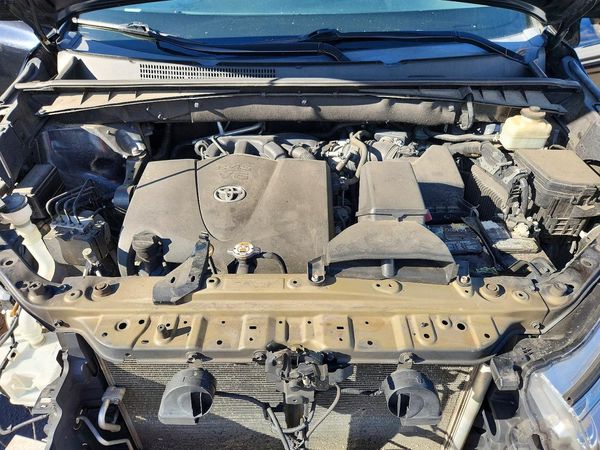 2018 TOYOTA HIGHLANDER SE/XLE — Engine bay