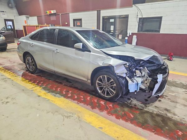 2017 TOYOTA CAMRY LE/SE/XLE/XSE — Passenger 3/4