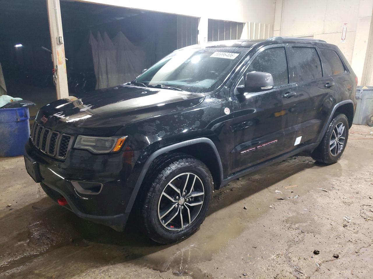 2017 JEEP GRAND CHEROKEE — Front 3/4