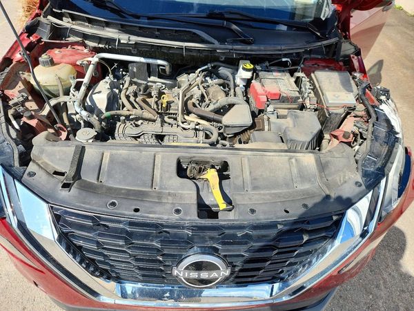 2022 NISSAN ROGUE S — Engine bay
