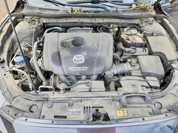 2015 MAZDA 3 Touring/GS — Engine bay