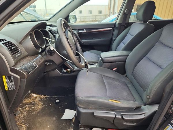 2013 KIA SORENTO Base / LX — DENT