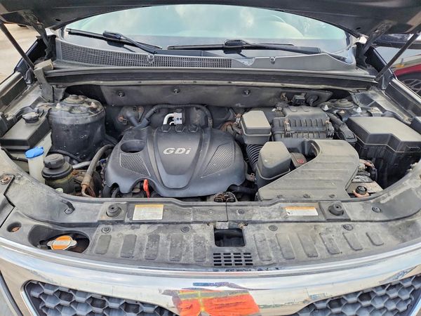 2013 KIA SORENTO Base / LX — Engine bay