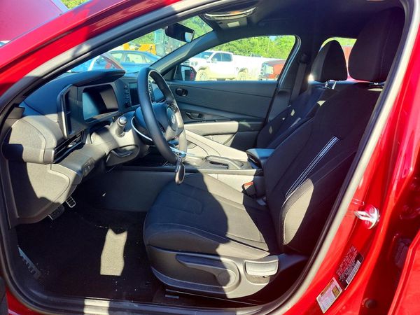 2025 HYUNDAI ELANTRA — DENT