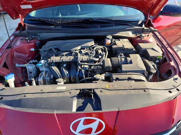 2025 HYUNDAI ELANTRA — Engine bay