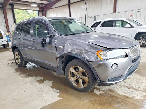 2012 BMW X3 xDrive28i — Passenger 3/4