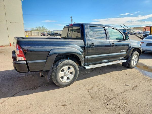 2015 TOYOTA TACOMA Delux Grade